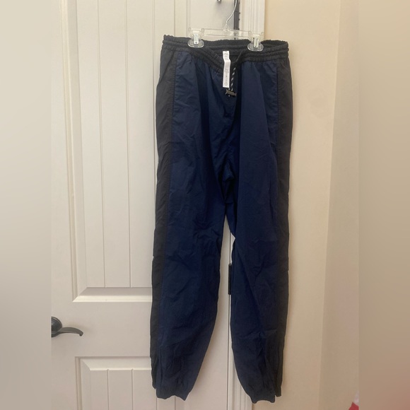 Lululemon nylon joggers - Picture 1 of 4